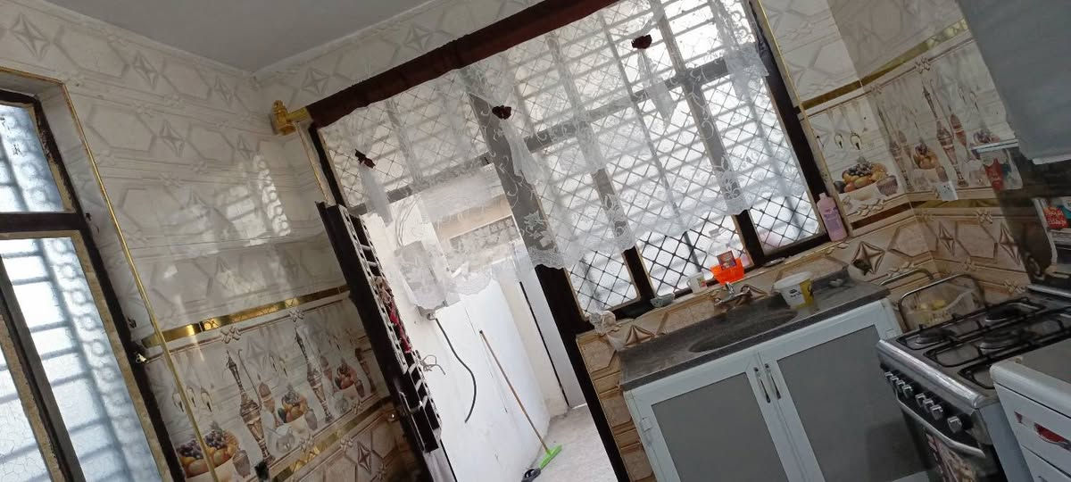 السلام عليكم بيت 150متر بل 16كامل من كلشي أريده ب85وبي مجال ***********
