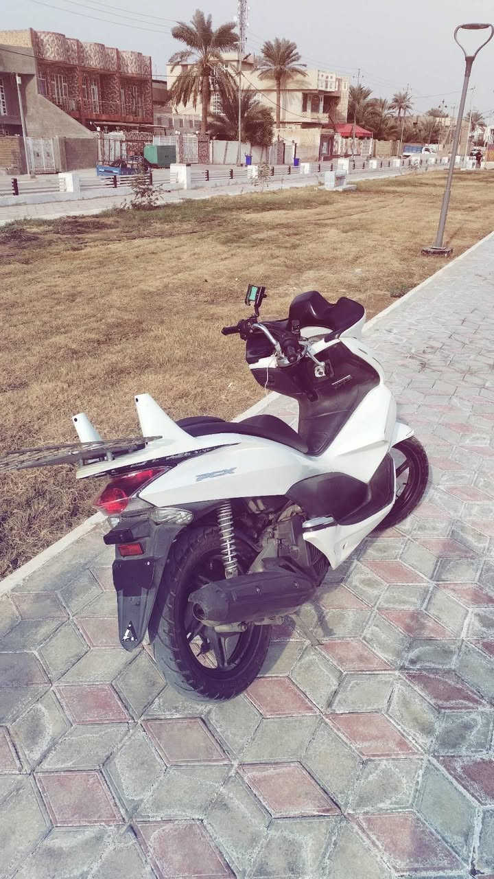 السلام عليكم مرخصة الادمن المحترم دراجه للبيع مكفوله كفاله عامه توجد وياها قماره وجامه اماميه السعر المطلوب 18ورقه وبيه مجال للطيبين العنوان واسط الشهداء شارع الاطلال تليفون ***********
