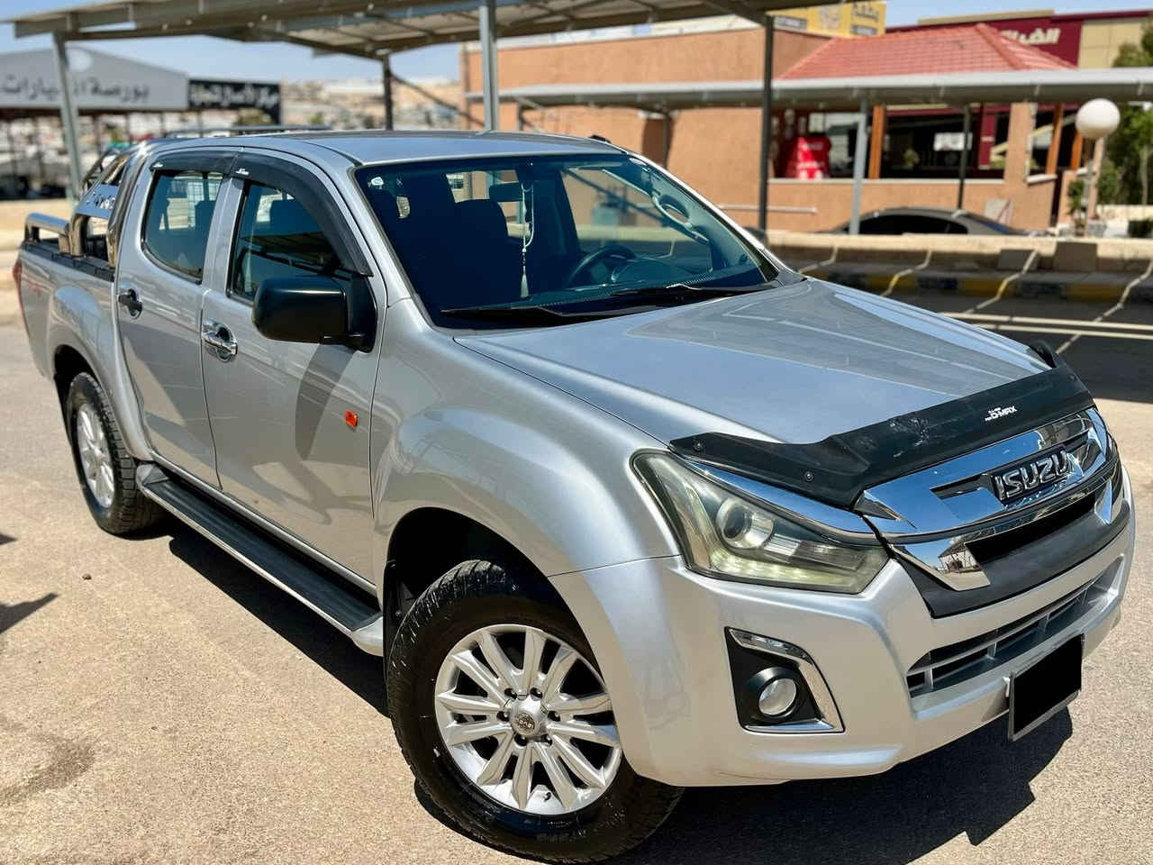 Isuzu D-Max 2020
البكب وارد الشركة  

بحالة الوكالة  

محرك : 

2500 سي سي 

4 سلندر 

تيربو ( انتركولر ) 

المواصفات : جير عادي/ 4x4 / كشافات امامية/ ضواو ليد امامي خلفي / بلوتوث / شاشة معلومات / جنط / مكيف / دبل كابين / ايرباج / بريك /Abs/ Apple car play / Android Auto )

تم عمل جميع الصيانات اللازمة للبكب 

للإستفسار الرجاء الإتصال على الرقم التالي :

0777942622

السعر: 13900 قابل للتفاوض عند المعاينة فقط وللجادين فقط


**إذا كنت صاحب هذا الإعلان وتريد حذفه لأي سبب، رجاءا أرسل رسالة إلى الدعم الفني**