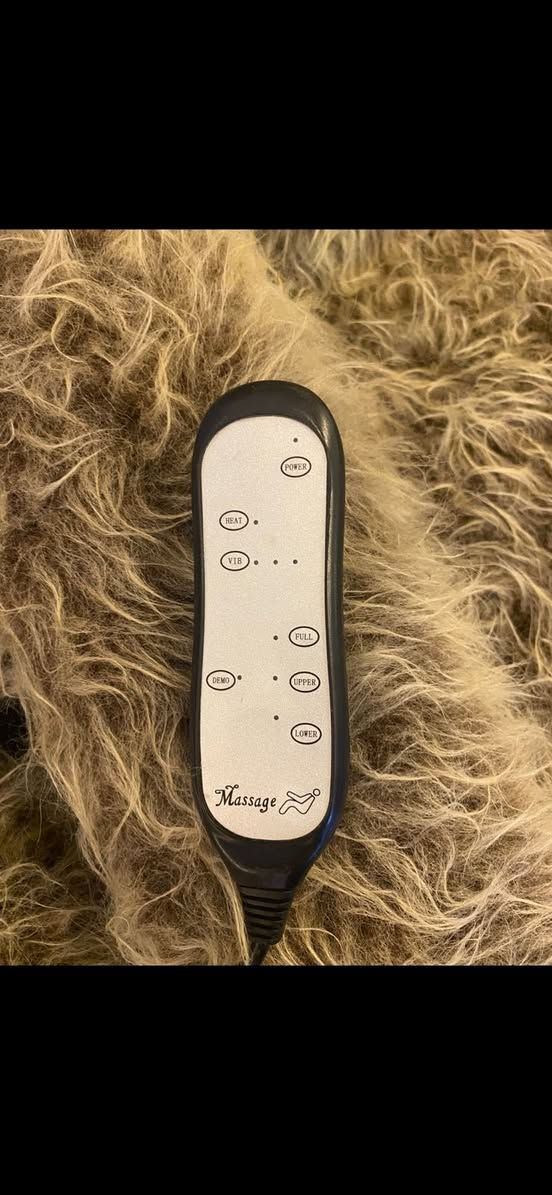 كراسي مساج ظهر وساق القدم مع هيترات مغلفات فرو لان الجلد البيها بيه شقوق لان مال باله 
سعر الاثنين 125 الف بغداد حي الجهاد
***********

ميز وسطي عدد 2 مصنوع من خشب الاشجار ثقيل جدا وزن اقل شيء 100 كيلو تقريبا 
القياسات تتراوح من 90سم * 60سم
90سم * 60سم
الواحد سعره 50 الف
