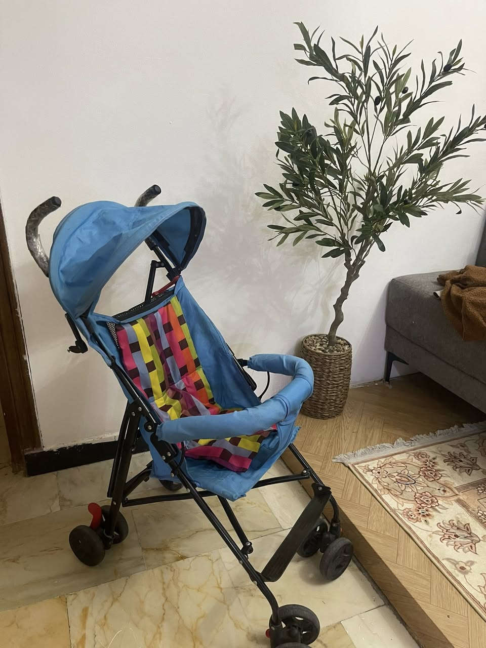 مستخدم شهر
هزاز ٤٥ الف 

كرسي طعام ١٠ 

عربانه ٢٥ 

كاروك ٢٥ 

مكان بغداد حي الخضراء يوجت توصيل بكروة داخل بغداد فقط

***********
