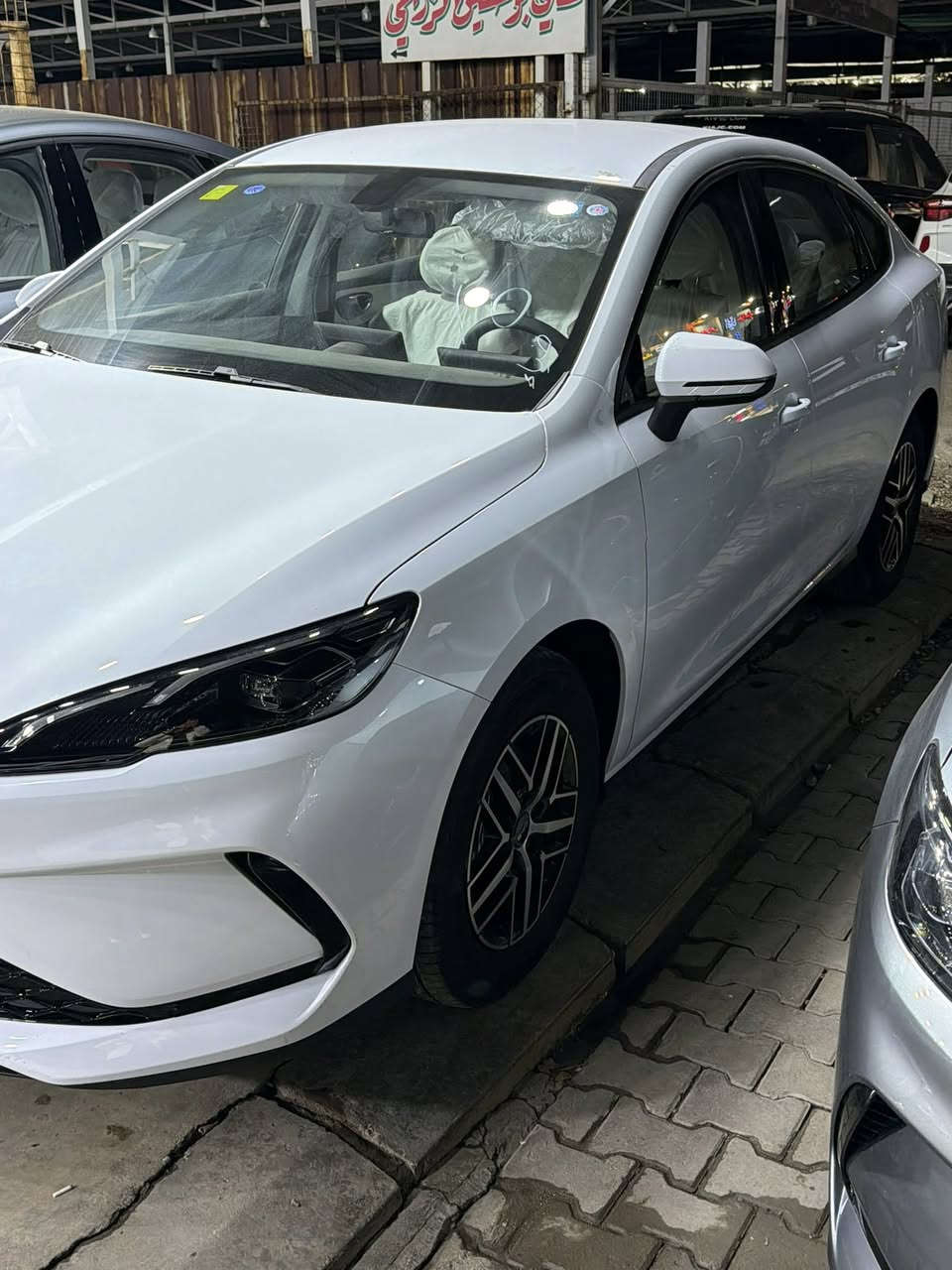 السلام عليكم تم وصلول سيل 5 0️⃣ زيروو انتبه زيرووو مرقم بغداد لوحه و سنويهه
متوفر للون رصاصي والأبيض 
كامله العدهه ارضيات و شاحن وفووم و ماسحات وكارت وبصمه 
1-الأبيض ويل كب ستيل 
2-الرصاصي ويل اسود 
السعر نار 🔥 اتصل وتدلل 
عنوان بغداد معارض كريعات (معرض ميديا) 
الاتصال ***********
