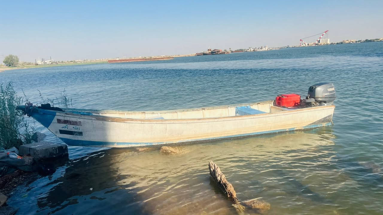 سلام عليكم زورق معه مكينه البيع  فوستروك ياماه ما مفتوحه جديده السعر  مليون وثمن ميه  وبيه مجال رقم ***********
