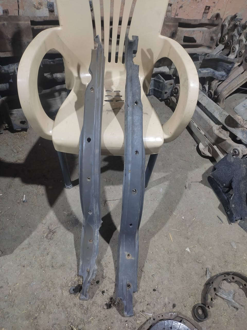 السلام عليكم يوجدغراض كيابريجوللبيع بسعر مناسب العنوان النجف المشخاب رقم الهاتف ***********
