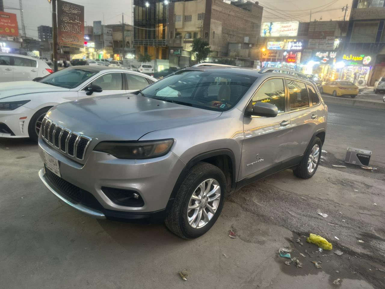 جيب شيروكي بزون
موديل ٢٠١٩ 
ماشيه ١٣٥
بيها جاملغ السايق 
وبيها بنيد مبدل 
والباقي مكفول 
السعر ١٣٠ وبيها مجال 
الاستفسار الاتصال او المراسله
***********
