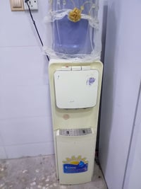 غراض مستعمله للبيع ويوجد طباخ 5 عيون هم  تواصل ع رقم ‭0778 239 5147‬