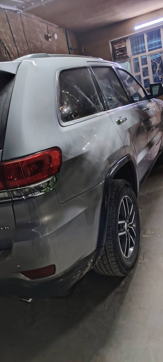 جيب كراند شيروكي لمتد فول موديل 2017 بغداد تحويل مباشر مكفوله من بارد او تبديل على الفحص فقط دعاميه اماميه مصبوغه الباقي على وضع الشركه فتحه صقف صندك كهرباء تشغيل عن بعد نضافه وعلى ايدي ترهم مراوس فئه اعلى او غير سياره حسب الاتفاق اتصال سعر 267 
*********** واتس اب 
***********
