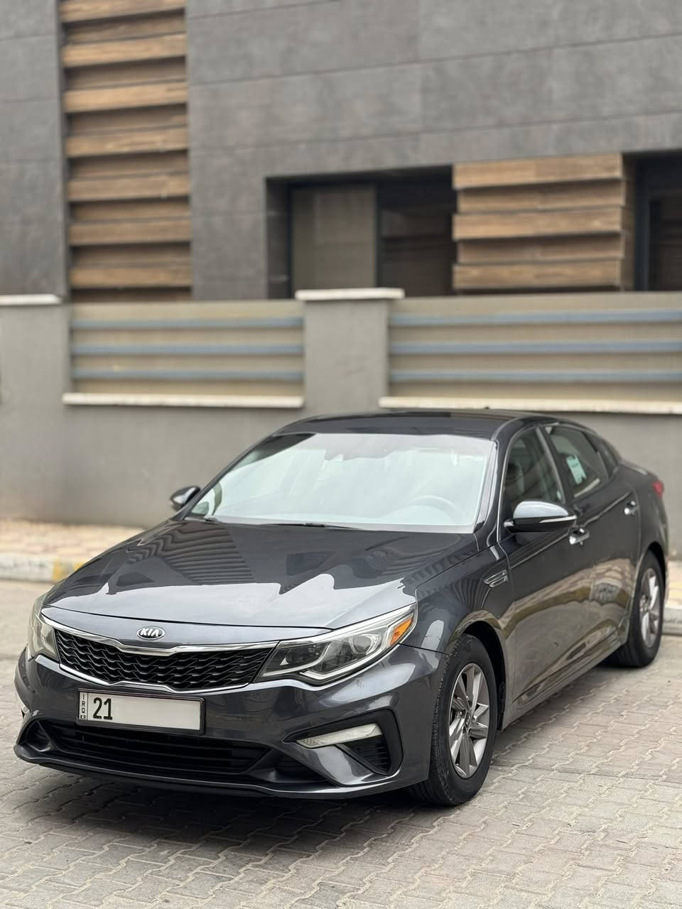 ب سعر البلاش كيا اوبتيما 2020  FE فول وارد امريكي
السيارة كفالة عامة ماعدا ضرر امريكا جدا سخيف بدون ارباك  جاملغ امامي فقط مكفولة من الشاصي والغد والدواخل 
سيارة  ماشية 49 الف بحالة الوكالة 
رقم شمالي  الجديد هزة وفحص وسنوية كلشي جديد
المحرك 2.4. V4  المرغوب  .
المواصفات :

 تخم تاير جديد
مانع انغلاق المكابح ABS  . 
* مصابيح أمامية زنون . 
* كشافات الضباب زنون . 
* المصابيح الأمامية مع LED . 
* حساسات . 
* شاشه كبيرة مع نظام ملاحة نفكيشن GPS .
* الشاشة مع اوپشنات كثيرة  . 
* سستم صوت الپاين .
رادر امامي نضام تحديد المسار 
3 انظمه قيادة رياضي واقتصادي وطبيعي . 
* تدفئة ستيرن . 
* محدد سرعة . 
* تلفون بلوتوث . 
* كاميرا خلفية .
* مرايا متحسسة للاضاءة العالية .
* دخول ذكي (بصمة) .
* الرقم شمالي  تحويل ثاني 

السعر   134وبيها مجال 

*العنوان: بغداد  الكرخ قرب المطار 

للأتصال على الرقم 

***********
