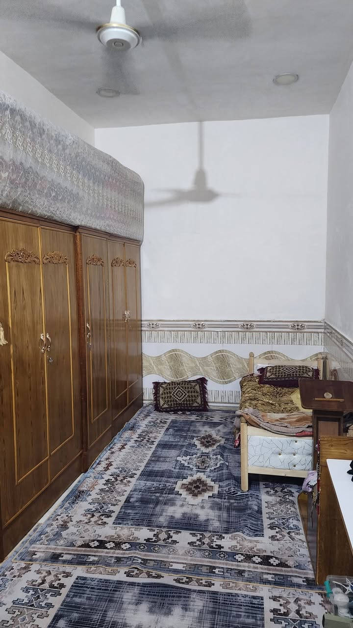 سلام عليكم البيت للبيع حي العسكري قرب سوك مساحه ١٣٠متر  بناء حديث طابقين  اي ستفسار  اتصل ***********
