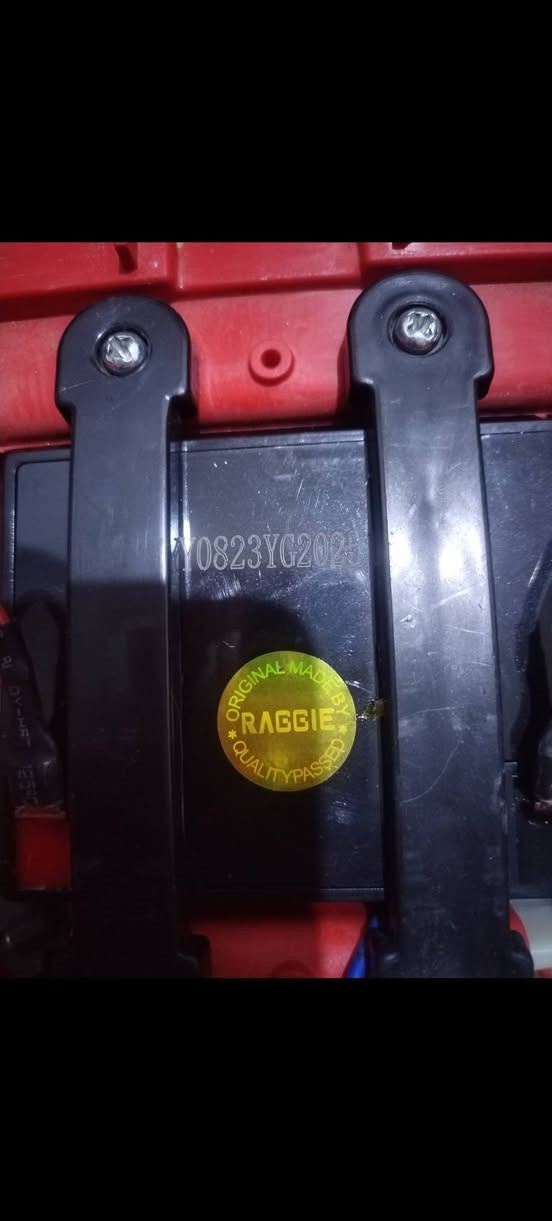 سيارةشحن استخدام قليل جداً بطاريةوشاحن اصلي اورجنال وصوت تشغيل السيارة وموسيقى أطفال مخزنه ولايتات امامي وخلفي***********
