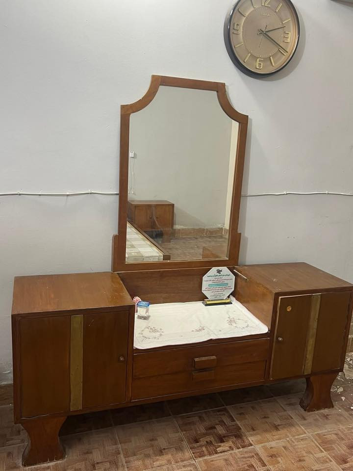 غرفة نوم للبيع صاج ٥ قطع السعر ١٥٠ الف مكانها فلوجه
***********
