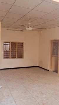 يتوفر للايجار شقه طابق اول السلام عليكم شقه مساحه ٢٠٠م تحتوي ع استقبال...