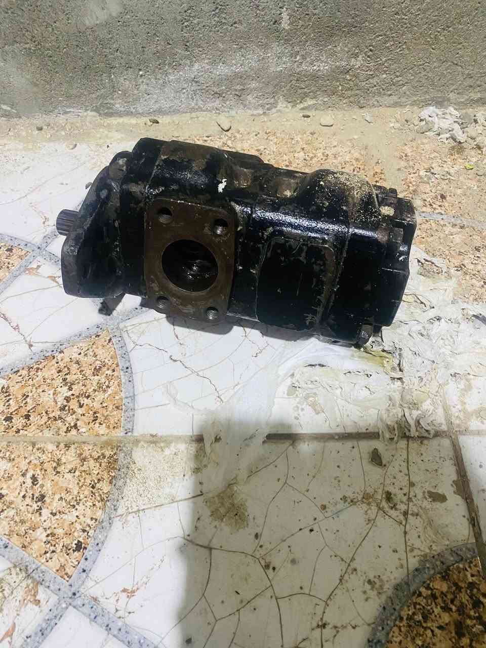 السلام عليكم مضخه جي سي بي جدا جدا نظيفه على الشغل للبيع الي يحب يتصل ***********
