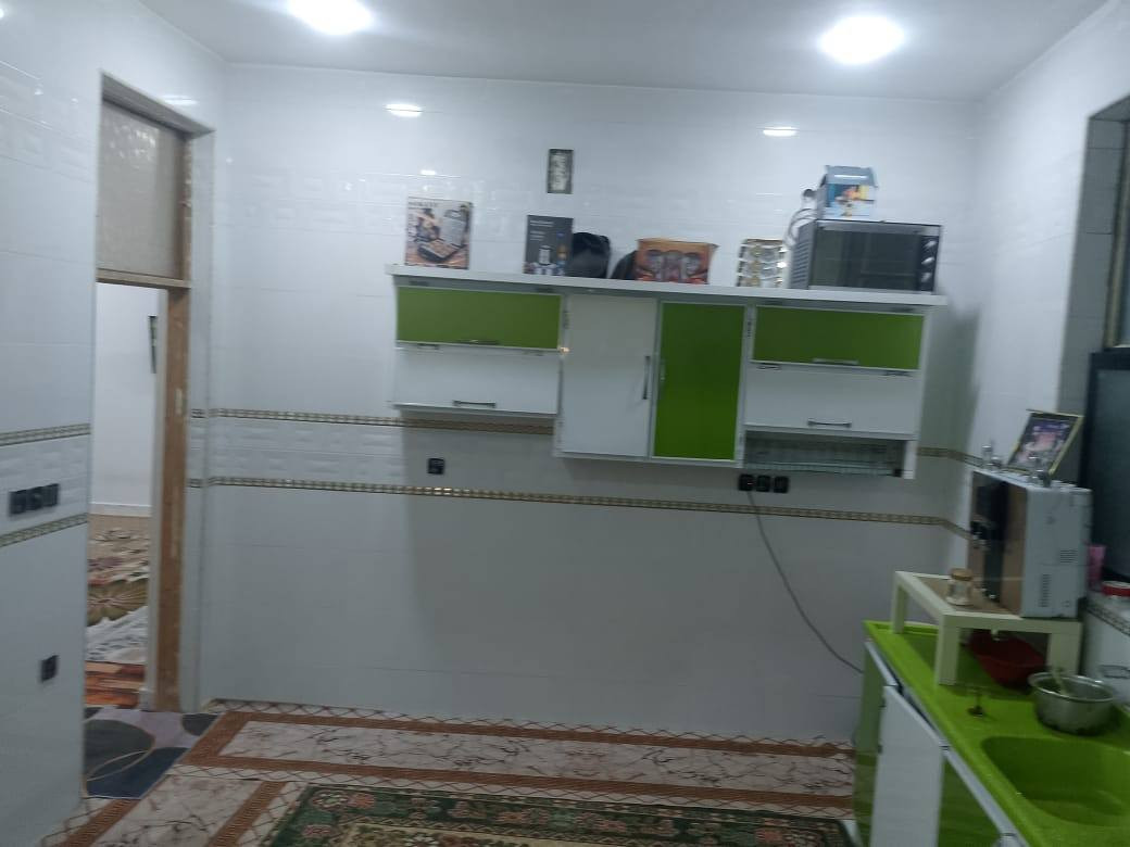 دار لبيع مساحه ٢٠٠ في منطقه حي  الحكيم قرب دبيه يتكون من غرفتين نوم وصاله وهول داخلي ومطبخ بارد+حار وصحيات خارجيه وداخليه سيراميك دراجه اوله وخلاطات دفن نضام حديث هاتف ***********
