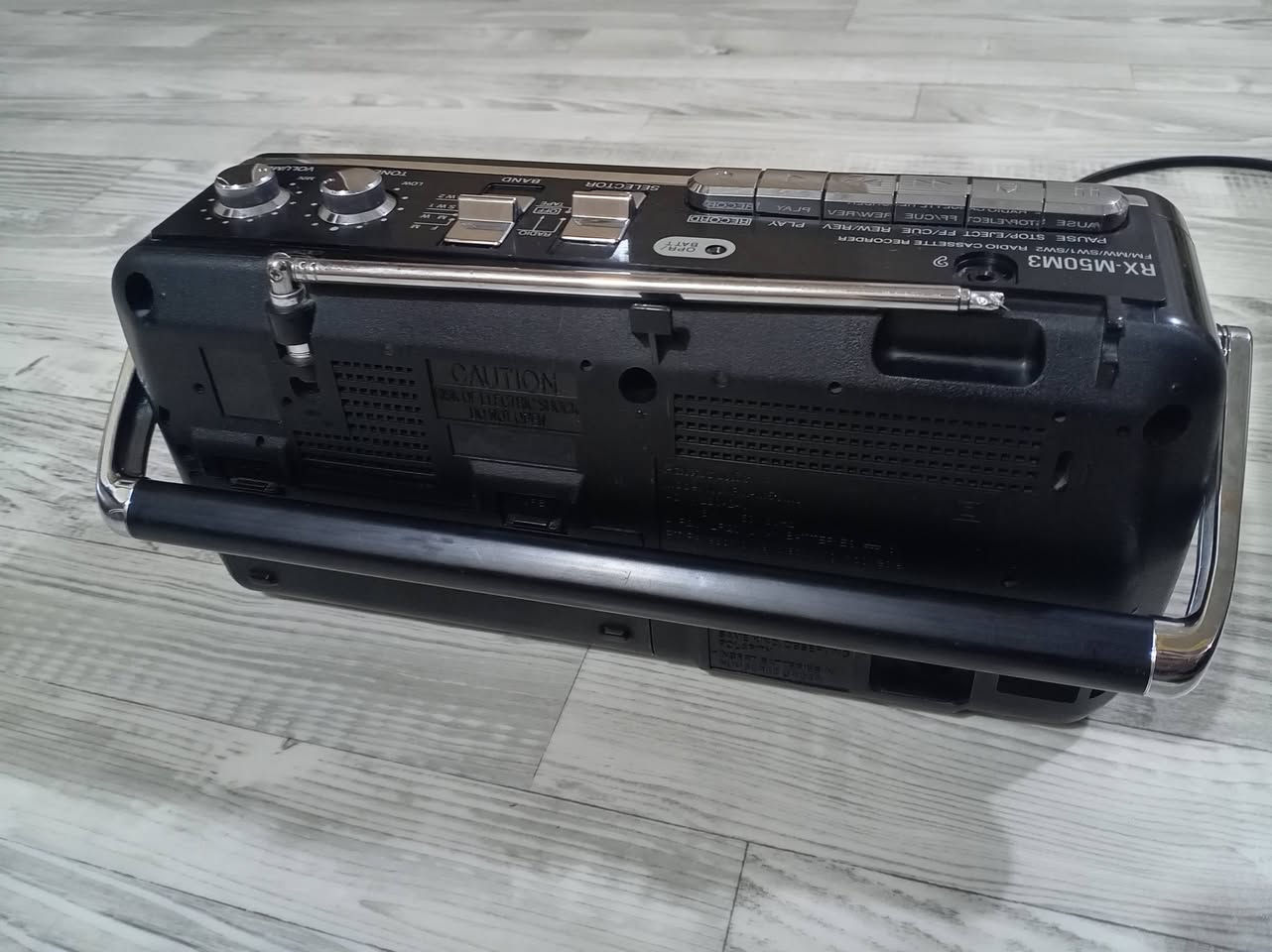 راديو ومسجل نوع بانوسونيك شغال وعلى بلاده بدون أي نقص أو خلل أو تصليح

الراديو أربع موجات
FM.. MW.. SW1..SW2
المسجل شغال مع التقديم والترجيع

السعر 25 مع التوصيل 

الراديو


**إذا كنت صاحب هذا الإعلان وتريد حذفه لأي سبب، رجاءا أرسل رسالة إلى الدعم الفني**