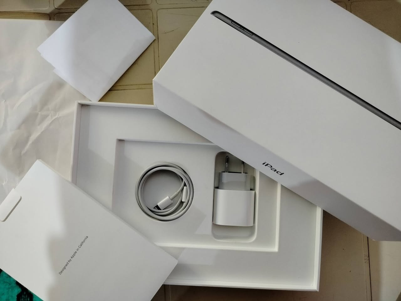 ايباد 9  استعمال شهرين نضيف كلش ذاكره256 يدعم الشريحه بطاره 99  مشحون أقل من 70 مره السعر 350الف يرهم مراوس بايفون 13 عادي  رقمي *********** واتساب
