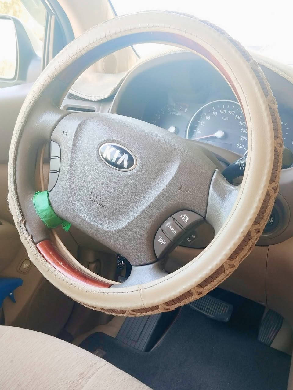 السلام عليكم ...
للبيع فقط

 كيا كرنفال كرنڤال  خليجي. خصوصي ابيض  موديل 2015 ، رقم اربيل الجديد دولي 

بأسمي شرط مداور ...

حداديده جديده ...

تخم تاير جديد ...

سوبايه تفصال ...

منظومه غاز جديده ...

تبريد ،تدفئه بلادي ...

بوب ميكانيك ...

عدد الركاب 8

باقي التفاصيل بالصور. الشراي يتصل وبالخدمه ***********

العنوان :  الديوانية، قضاء المهناوية
