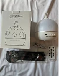 جهاز عرض ليلي • أرنب ضوء القمر • موسيقى هادئة