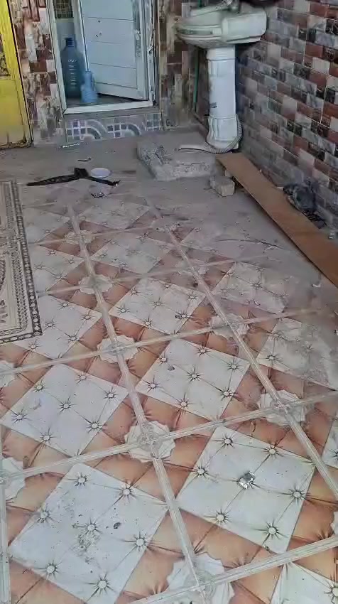 بيت للايجار طابقين في حي الكفائات ٥غرف وصاله ومطبخ وصحيات واستقبال وكراج سيارة حواسم الاتصال بنا ***********
