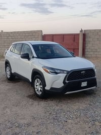 أبيض • ٢١ ألف • تعديل