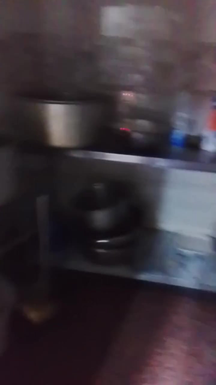 سلام عليكم بيع غراض مطعم بيعه وحده الرقم ***********
