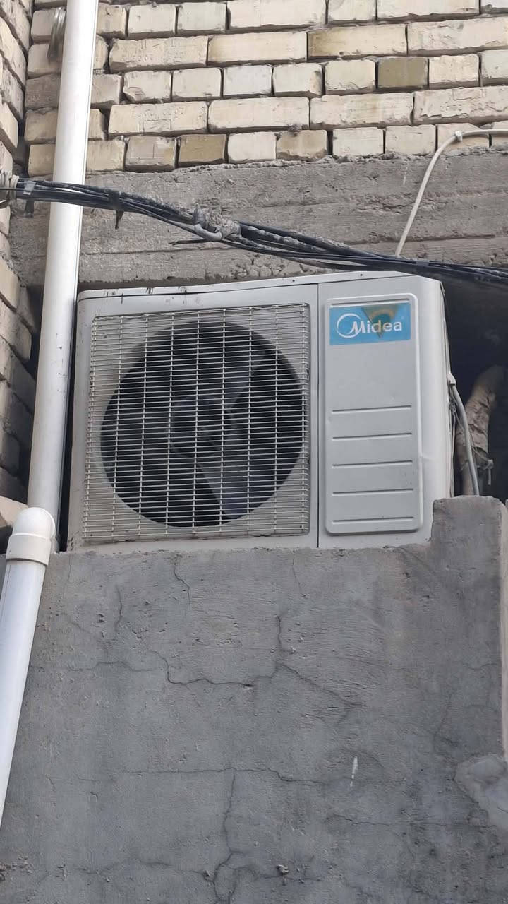 سبلت لبيع نوعيه ميديا ٢ طن عمودي سبلت نضيف شرط فحص تدفه وتبريد نضافه ٩٠ عنوان شعله رقم تليفون ويوجد واتساب بي ***********  سعر ٦٠٠ الف وبي شي بصيط
