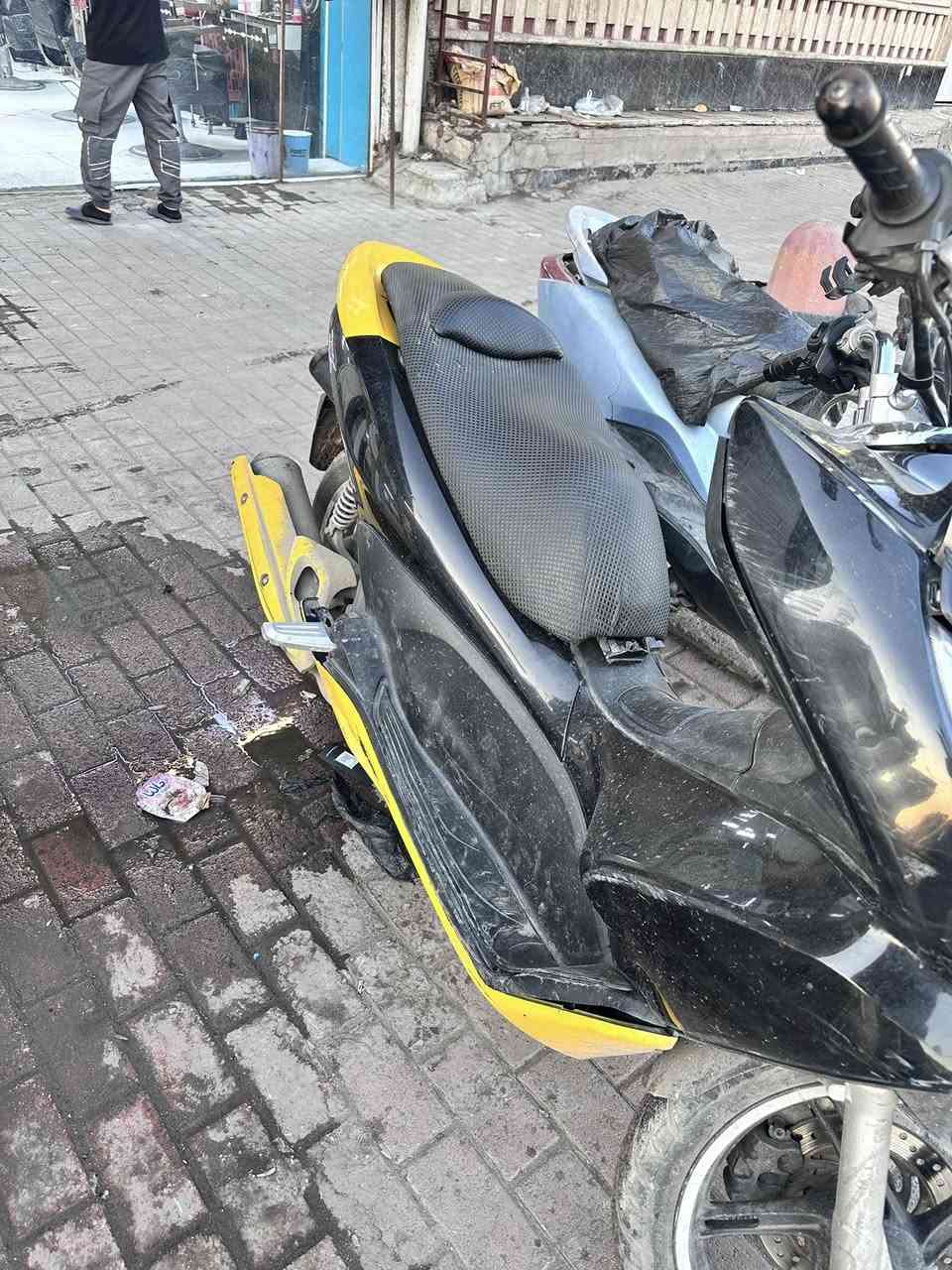 بيسي اكس جيل اول 
ماشيه ٦٠ 
مكينه مكفوله كفاله عامه 
بيها بعض الملاحضات 
حساسات كلهن شغاله
الكفرات ني صابغهم للجماليه
سعرها ١.١٠٠ بيها مجال بسيط 
مدينه الصدر 
***********
