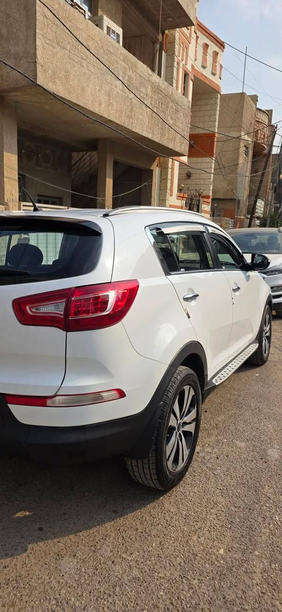 السلام عليكم 
كيا سبورتج للبيع 
*موديل 2013 
*ماشية 106الف كيلومتر
*حساسات خلفية 
*كامرة خلفية
*تحكمات ستيرن 
*سايد بريك بالرجل
*مري شفط 
*لد امامي نهاري 
*السيارة رقم اربيل الانكليزي باسمي 
سنويتها الى 2030 والهزة والفحص المروري الى 2026 
*السيارة جاهزة من كلشي عليها ادامة كاملة وتخم تاير جديد 
*السيارة بيها شبر بالجاملغ الامامي جهة السايق صبغ فقط 
*السعر 142 ورقة 
*مكان السيارة بغداد / الكاظمية المقدسة 
***********
