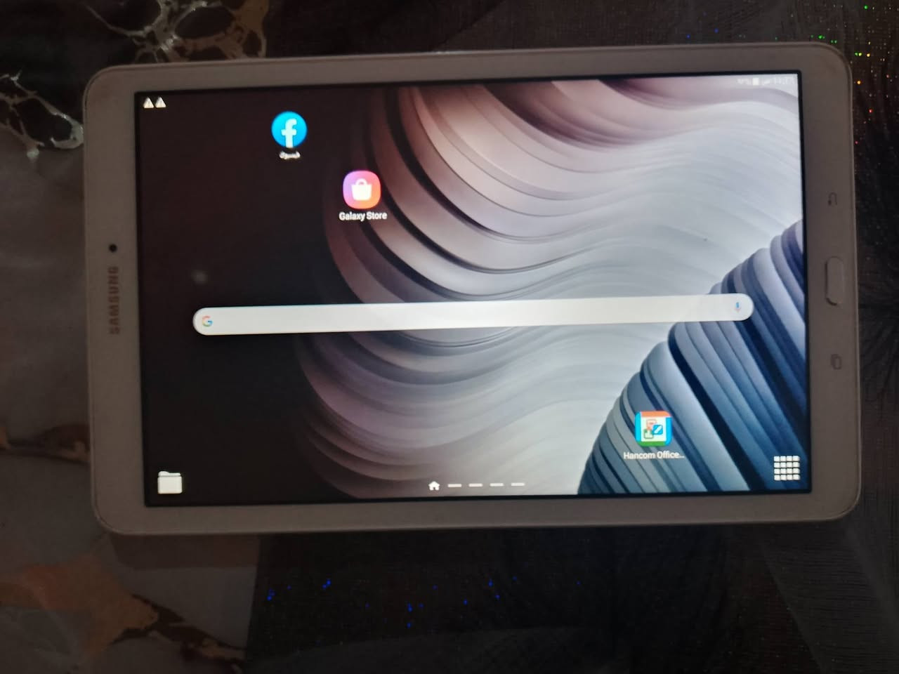 سلام عليكم ايباد البيع شغال رقم الموبايل ***********
