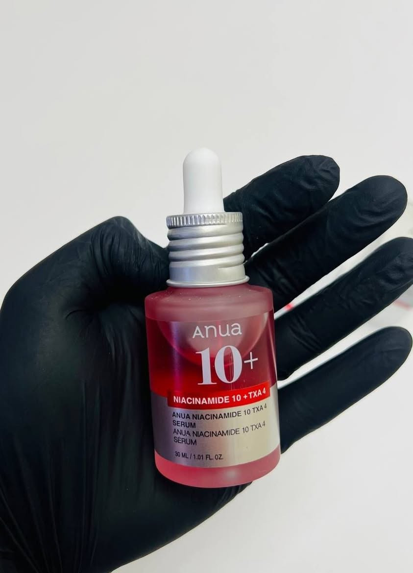 Anua Niacinamide 10% + TXA 4% Serum ❤️ 🥰
سيروم النياسيناميد الكوري مصمم خصيصاً لعلاج التصبغات والبقع الداكنة.يحتوي على تركيبة قوية من 10% نياسيناميد لتنظيم الدهون وتفتيح البشرة، و4% حمض الترانيكساميك لتقليل آثار حب الشباب والبقع الداكنة.قوامه مائي وخفيف الوزن، مما يجعله سريع الامتصاص وسهل الاستخدام في الروتين اليومي 🫶🏻💓
طريـقـة الاستخدام  :  يوضع على بشرة نظيفة تماماً بعد التونر وبعدة مرطب لحبس الرطوبة بعد ربع ساعة ونهاراً يجب استخدام واقي الشمس.


**إذا كنت صاحب هذا الإعلان وتريد حذفه لأي سبب، رجاءا أرسل رسالة إلى الدعم الفني**