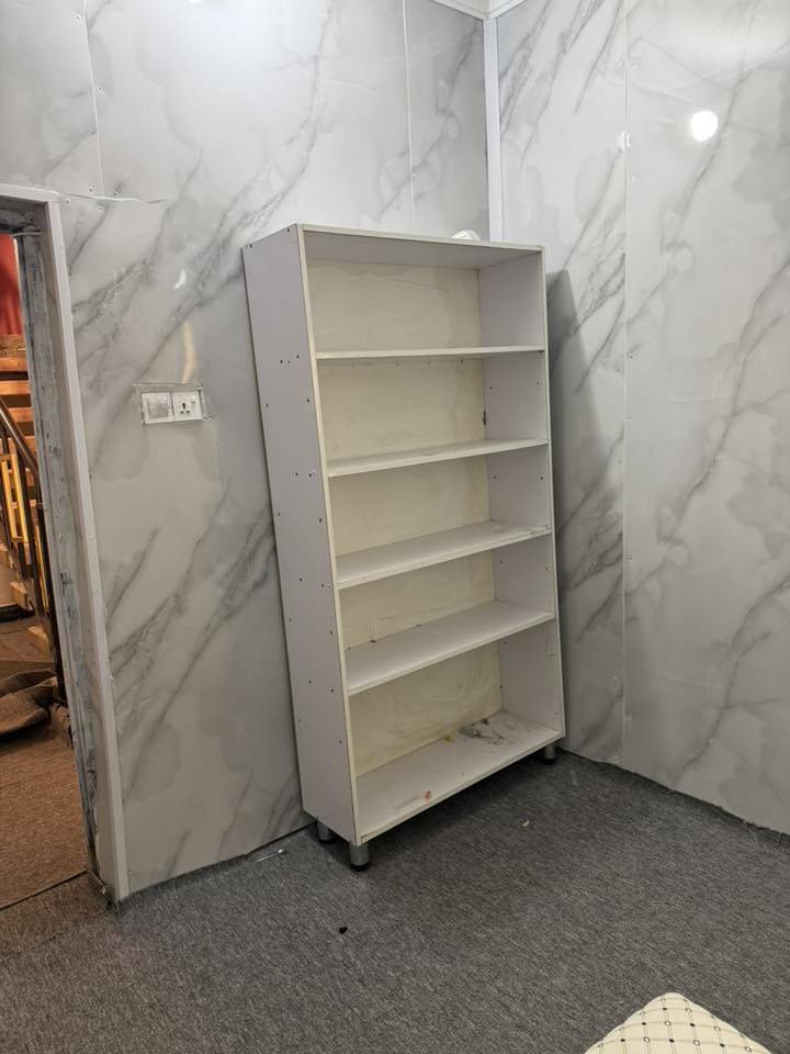 غراض صالون للبيع
مرايا عدد 2 
كرسي حلاقة 
مغسلة صبغ الشعر 
رف تعليگ 
عارضه خمس رفوف 
ميز كاشير 
فراش كاربد مال بيت كامل 
بردات شباك سلايت 

نظافة 95%
السعر حسب التقييم شوف بعينك وقيم
مكاني سوق الشيوخ 
***********
