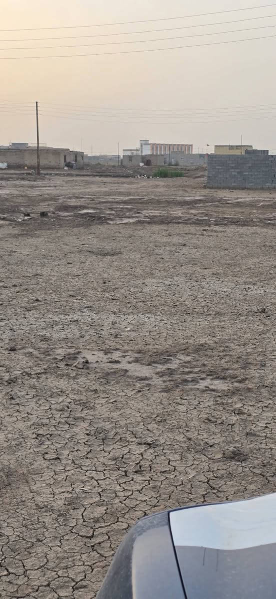 قطعه زراعي للبيع م٢٥٠متر به قرفتين مسكوفات ومسيجه قرب شارع ٣٠الكرادي ماي وكهرباء وسعر مناسب ***********
