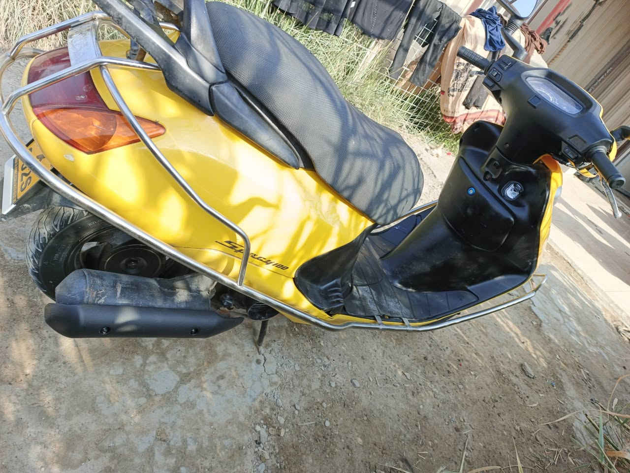 السلام عليكم للبيع دراجه سبيسي ياباني مفتوحه رايمر مره وحده دراجه نضيفه كلش شلعه ومعدل مكينه ناعمه كهربائيات شغاله ترايك وين ما تريد السعر 550 للاستفسار ***********
