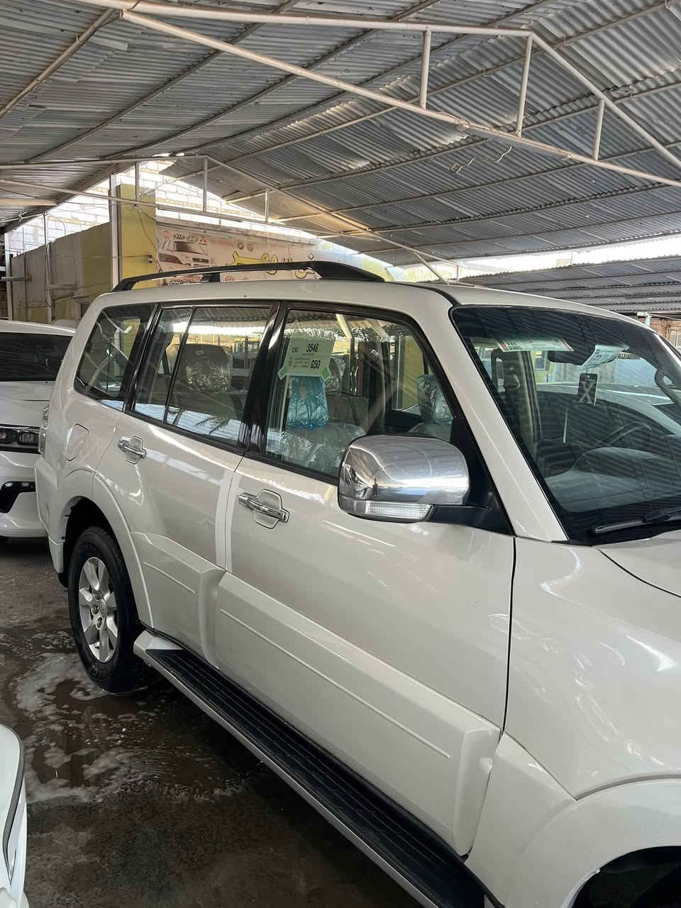 سلام عليكم باجيرو 14 حبتور سياره جديده ونضيفه ورقم سنويه الى 30  مكينه ٣٥٠٠ لا تنقيص ولا تبخير ولا صوت وجاهزه من كلشي تبريد حداديه كله وضعيته تمام سياره كفاله من كلشي وسعر ١٦٧ وبيه مجال حك الجيه مكان سياره الديوانيه 
مركز المدينه 
رقم الهاتف ***********
