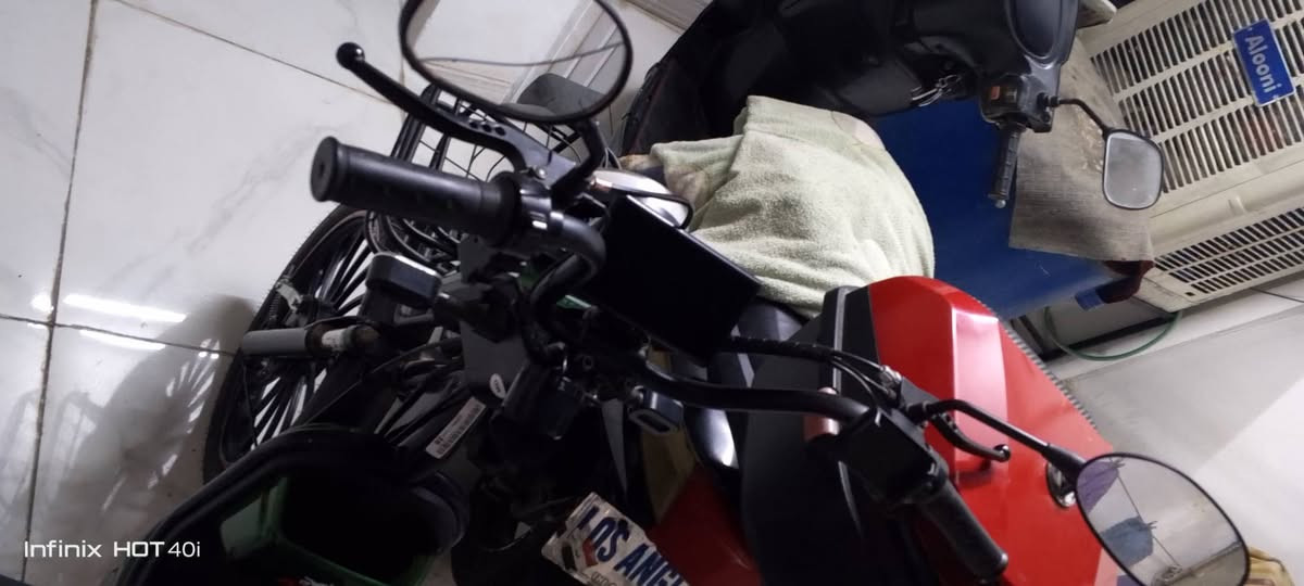 السلام عليكم 
دراجة شحن للبيع 
حجم 20 
تشغيل كارت وبصمة وسويج 
لون زيتوني 
نضام سرقة 
كهربائيات كاملة مابيهة نقص 
ملف 1000w
بصمتين وسويج وكارت
شاشة ايبادة تعرض الاعطال 
4نمر 
سرعة 99بالشاشة 
موديل2025بعدهة جديدة 
سعر 325وبي مجال 
للاتصال ***********وبي واتساب
