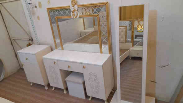 غرفت نوم تركي مستعمل تنباع كامله ب ٤٠٠ الف وتنباع قطع الي محتاج قطعه مثل ميز او جربايه ينباعن بوحدهن 
للستفسار *********** عنوان الزبير الزبير
