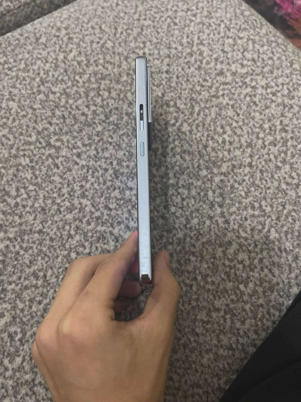 📱🔥 للبيع Infinix GT 20 Pro 🔥📱
جهاز نظيف وأداء ممتاز، مناسب للألعاب والاستخدام اليومي.
✅ شاشة AMOLED 144Hz
✅ معالج قوي وسريع
✅ كاميرا 108 ميجابكسل
✅ بطارية 5000mAh مع شحن سريع
✅ يدعم 5G
💰 السعر: 350,000 دينار عراقي
📍 الموقع: بغداد
📞 للتواصل: ***********
