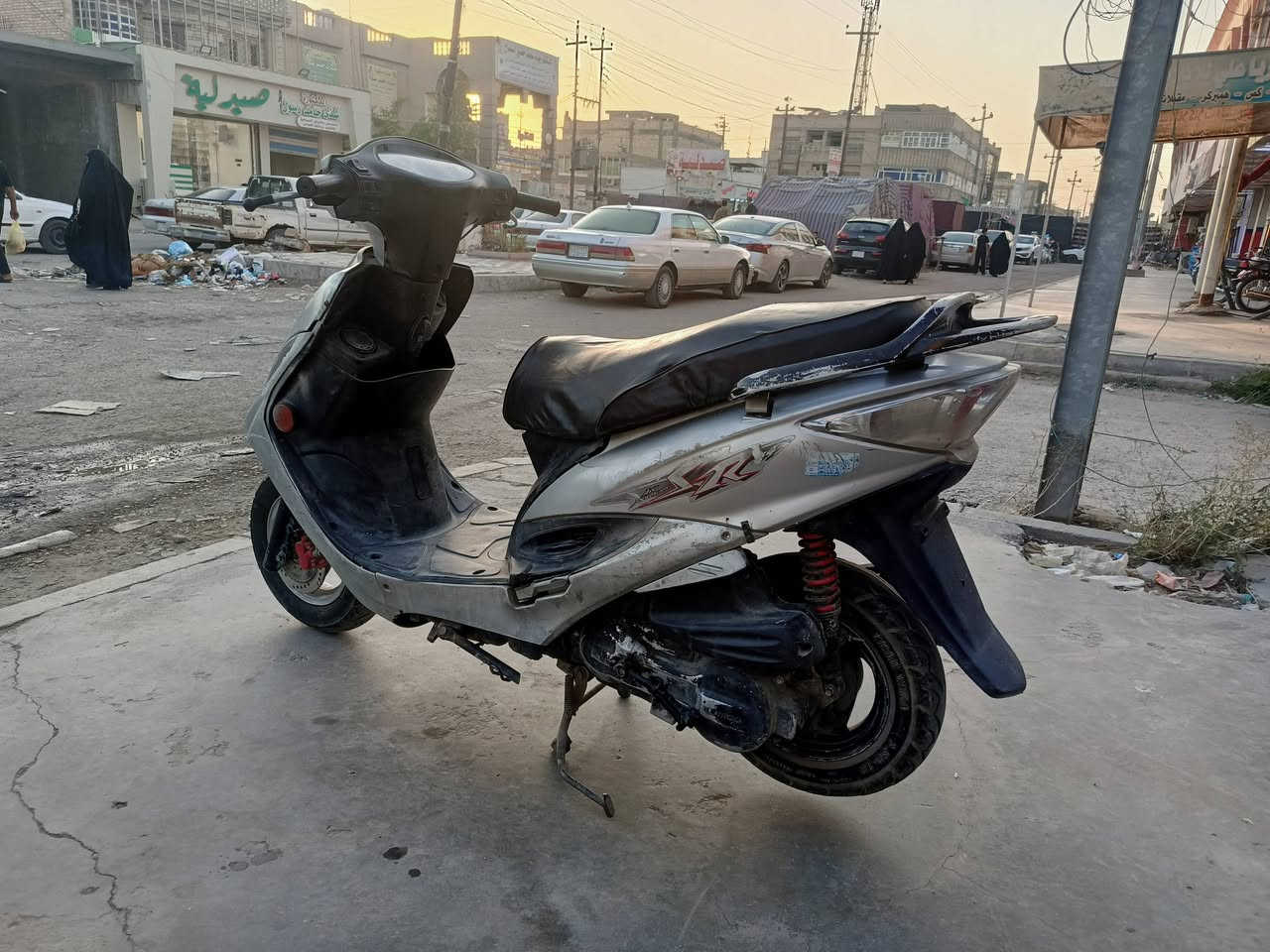 سلام عليكم شلونكم شباب دراجه كامكو G4 رداجه شغاله مكينه بيه دخان لايتات شغاله سكن شلعه معدل دراجه حلوه مالجناي بريكات شغالات تشتغل سلف وهندر مكان ذي قار شطره السعر 350 وبيه مجال 
تصل ***********
