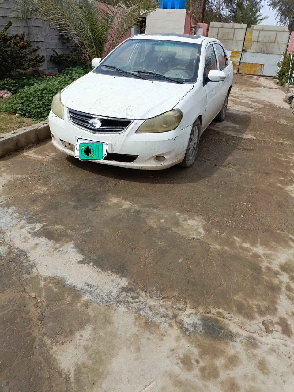 بيوايدي موديل 2013 السياره حلوه وغرفتها جديده عل لبلاد السياره مطلوبه لمصرف لاكن السيارة  مسددة بل كامل 
الكير بي كنترول عطلان بس البك ميجي فقد السعر 22
العنوان بغداد حي اور الرقم ***********
