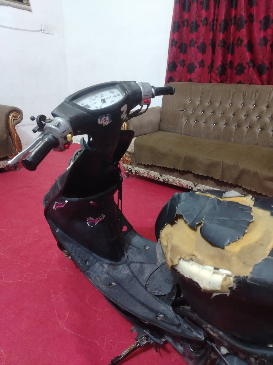 سلام عليكم شباب دراجه للبيع عصفوريه كفاله عامه سلف هندر كله قفل ستيرن قفل جنطه الدراجه خرسه شغال بس كفر مابيه الشراي يخابر هاذه رقمي مكاني مسيب ***********
