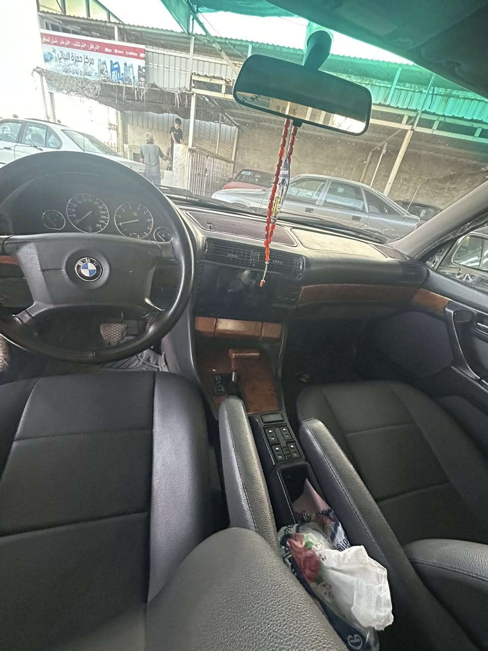 بي أم 730 
8 سلندر 
رقم سنويا هزه جديد 
كير تومااتيك 
تبريد شغال كشنات كهرب 
شاشتين خلف لكشن وشاشه دشبول 
للأستفساار اكثر *********** 
***********
