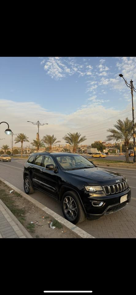 🔥للبيع – جيب كراند شيروكي خليجي (لمتد بلص)كامل مواصفات
مكاني بغداد زيونة 
✨ موديل: 2019 خليجي
✨ فئة: Limited (لمتدد بلص)
بيها بارد فقط موجود سونار 
✨ رقم بغداد
💎 المواصفات الكاملة:
✔️ محرك 6 سلندر 3600
✔️ دبل (دفع رباعي)
✔️ فتحة سقف بانوراما
✔️ جلد فاخر وكالة
✔️ شاشة كبيرة 3 + نظام ملاحة
✔️ كاميرا خلفية + حساسات أمامي وخلفي توقف ذاتي
✔️ تشغيل بصمة (دخول وتشغيل بدون مفتاح)
✔️ ريموت ستارت (تشغيل عن بعد)
✔️ مقاعد كهرباء + تسخين مقاعد
✔️ مثبت سرعة
✔️ تخم تاير جديد
✔️ إنارة LED نهارية
✔️ نظام ثبات إلكتروني
🚗 السيارة استخدام شخصي، نظافة عالية جداً، فحص كامل.
🔥 ما تحتاج صرف نهائياً – عليها ادامه كامله.
💰 السعر 270
📞 للحجز والاستفسار:
‭0771 116 6924‬ ‭
