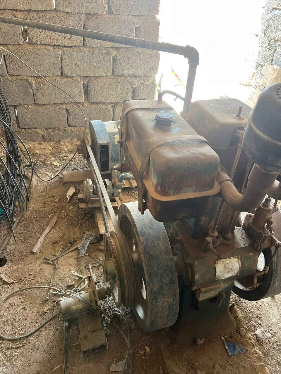 السلام عليكم لستر توب لاند للبيع معا داينمو عدد2 وحده12 أمبير ونص والثانيه7 أمبير ونص معا منظمومة سلف تشغيل بصمه السعر خاص الاتصال عله الرقم.***********
