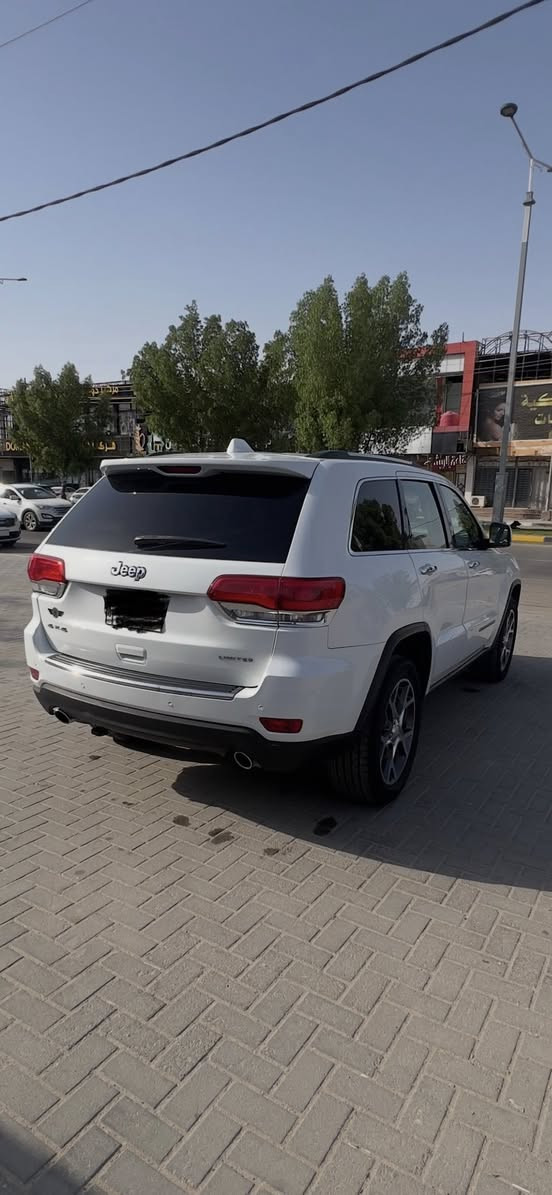 للبيع جيب شيروكي وكاله خليجي لمتد بلص فول موصفات موديل ٢٠١٩ رقم بغداد سياره٦سلندر  فول للاخير ٣ شاشات باب خلفي كهرباء زراك لايت بانوراما شنو بالك مواصفات بيه للاخير  سياره كفاله عامه السياره جاهزه من جميع النواحي  بيع فقط بدون مراوس بدون مراوس بيع فقط  مكان السياره بصره الجنينه  وراعيه بصره شرط التحويل سعر ٢٤٨ $للاتصال ***********

