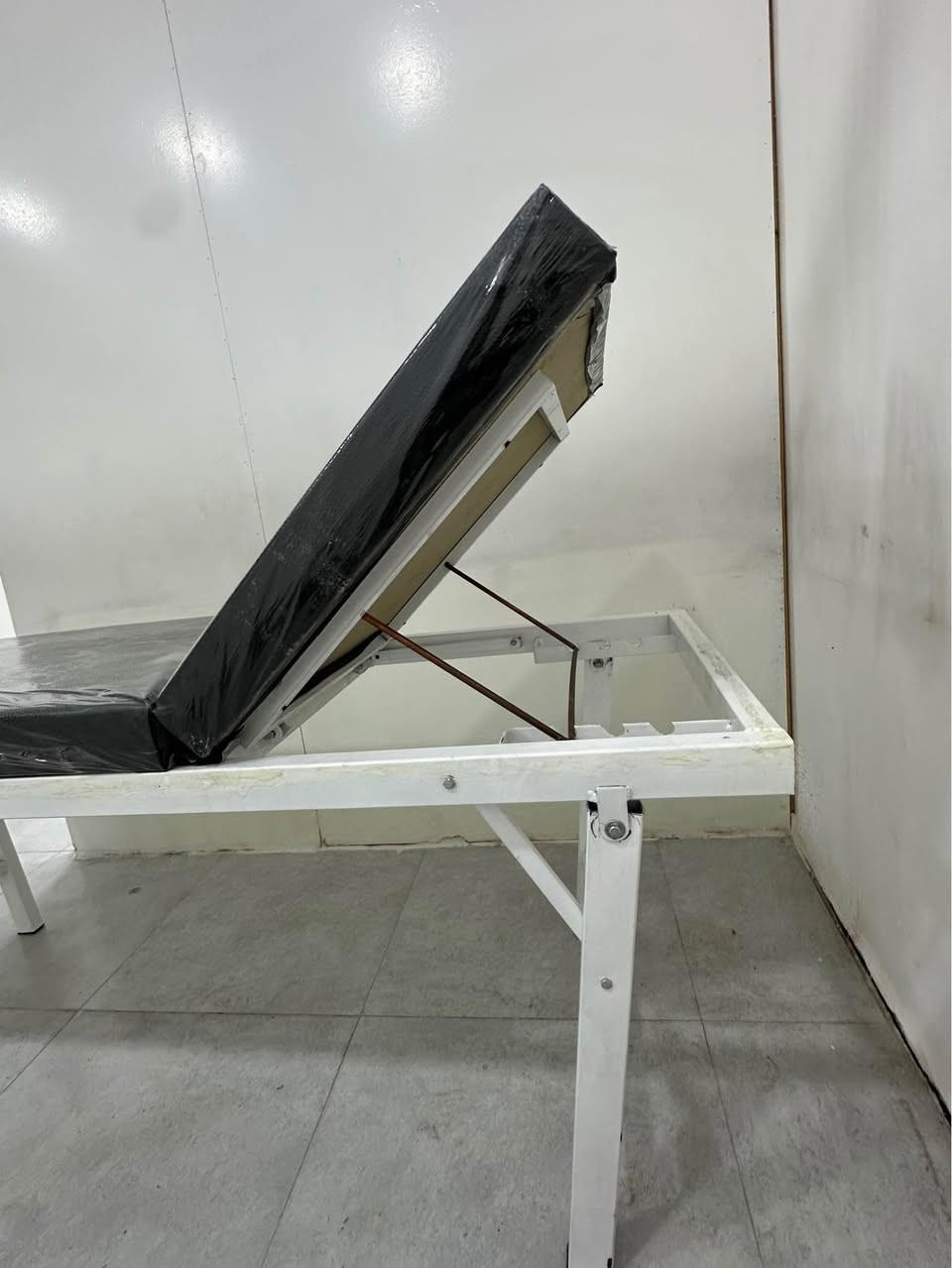 سدية طبيه جديدة بعدها بالنايلون استخدام قليل سعر الجديد حالياً 120 الف بس احنا نريد نعزل ومستعجلين على بيعها رقم صاحبها *********** كركوك, العراق
