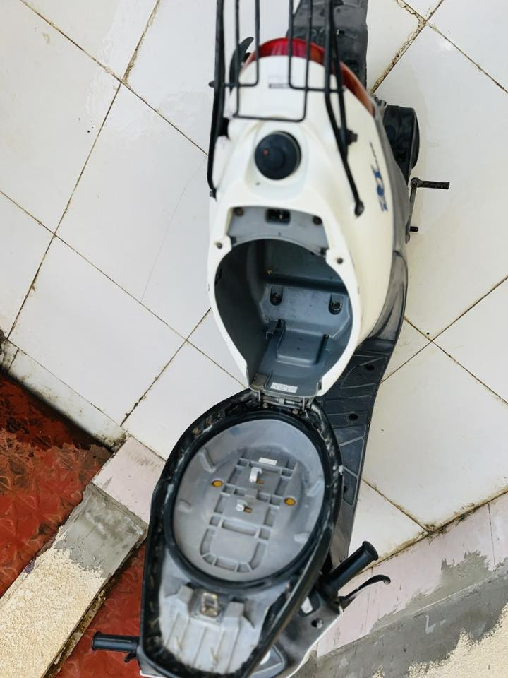 سلام عليكم شبابنه الطيبه        

العنتر للبيع.                                                                 جاهز وما ناقصه شي 

1_ الكابريته يحتاج تنضيف 

2_الكفرات اصليه 
3_ الكهربائيات كلها شغاله 
4_ سلفه هندر 
5_ مكاني ناصريه حي التضحيه 
6_واتس ***********
7_ السعر 750 بيها مجال شراي راسل واتس
