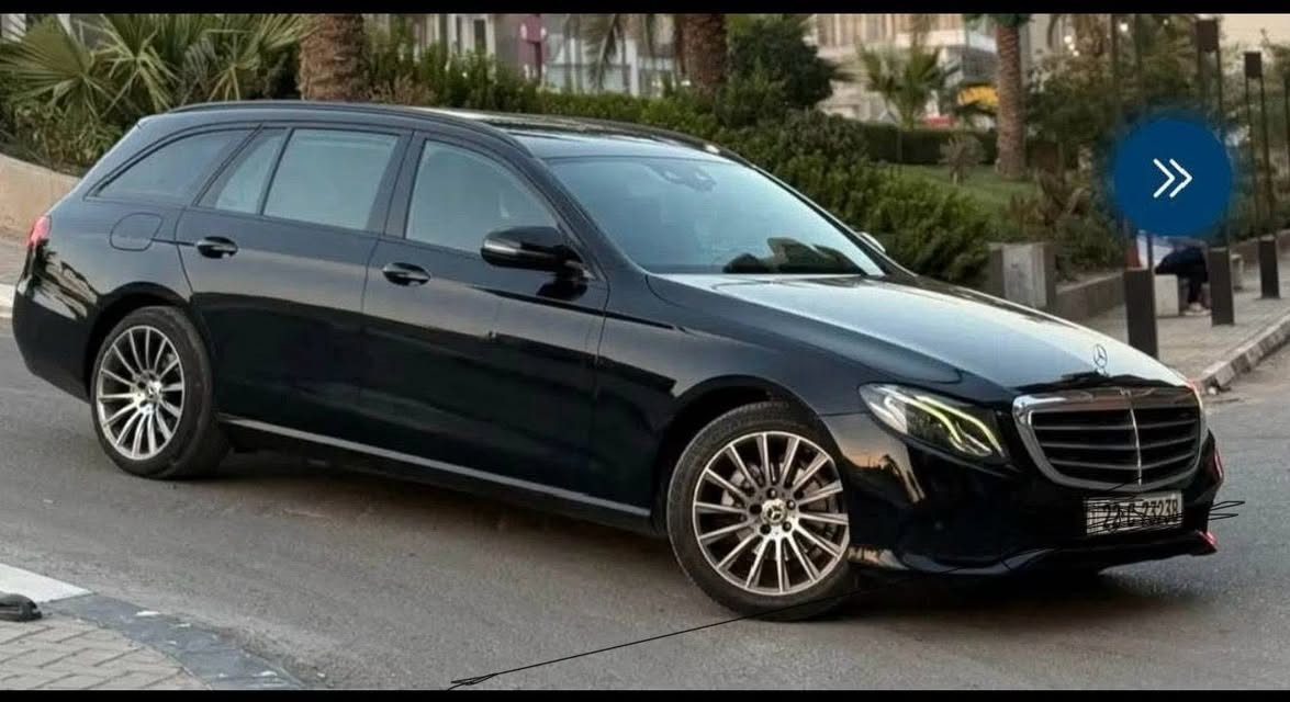 سلام عليكم 
مارسيدس e200 ستيت او ستيشن 
السياره كلين تايتل خليجيه موديل 2018
فول عده الفتحه ماشيه 65,000 السياره احلى من الصور بهواي 
مكينتها 4سلندر 2.0 تيربو يعني انسه البانزين 
معروفه مواصفات السياره رقمها اربيل
للبيع او المراوس سعرها 195 ورقه
للاستفسار الاتصال على الرقم ***********
المكان بغداد الدوره
