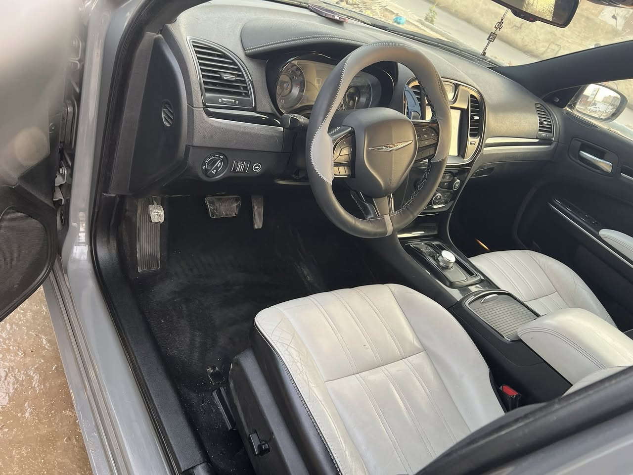 السلام عليكم ورحمة الله وبركاته كلايسلر ٢٠١٩  ماشيه97الف بيها (بابتين  )تبديل السائق و الخلف 
مواصفات $
السعر ٢٤٥ وبيها مجال راعيها دكتور 
متواجدة في كربلاء  الهندية ***********
