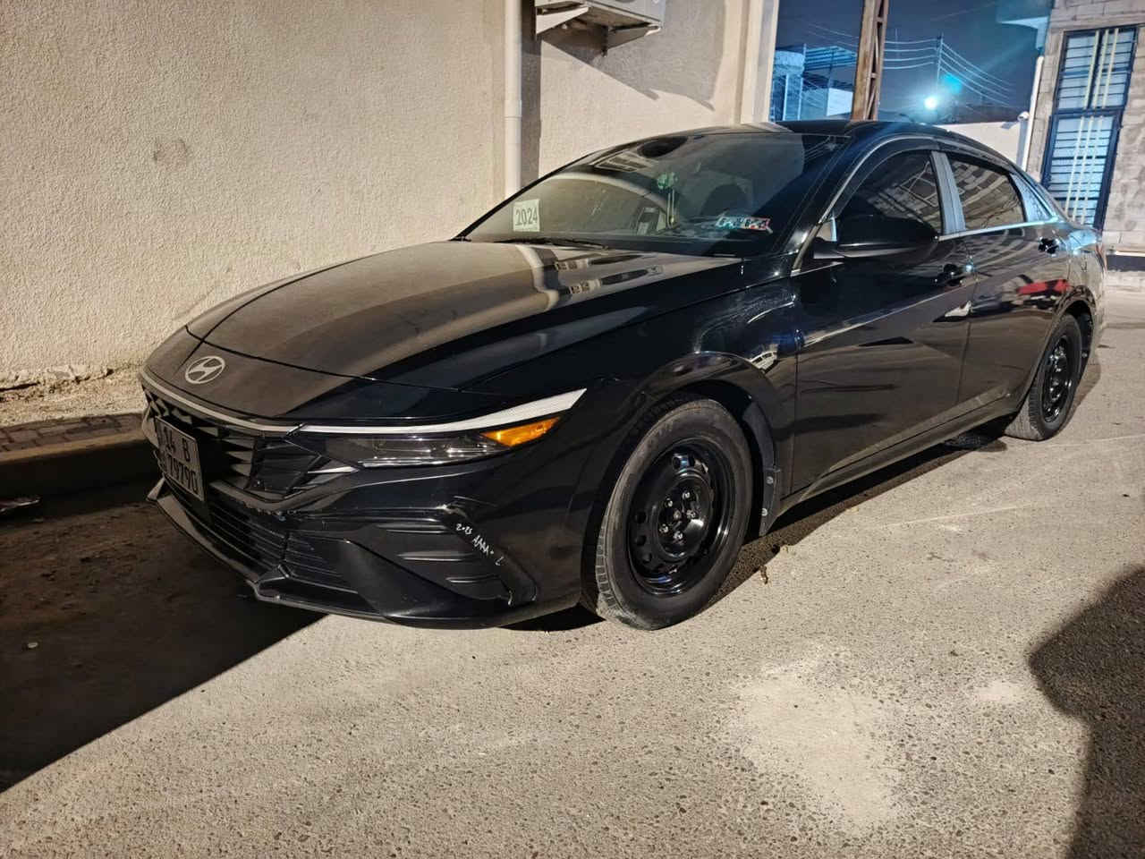 السلام عليكم
فول واحد على واحد 
سياره جديده 2024 ماشيه 56 
سياره كفاله عده باب بدل وباب كلير 
مكاني بصره رقم بصره معوقين 
***********
