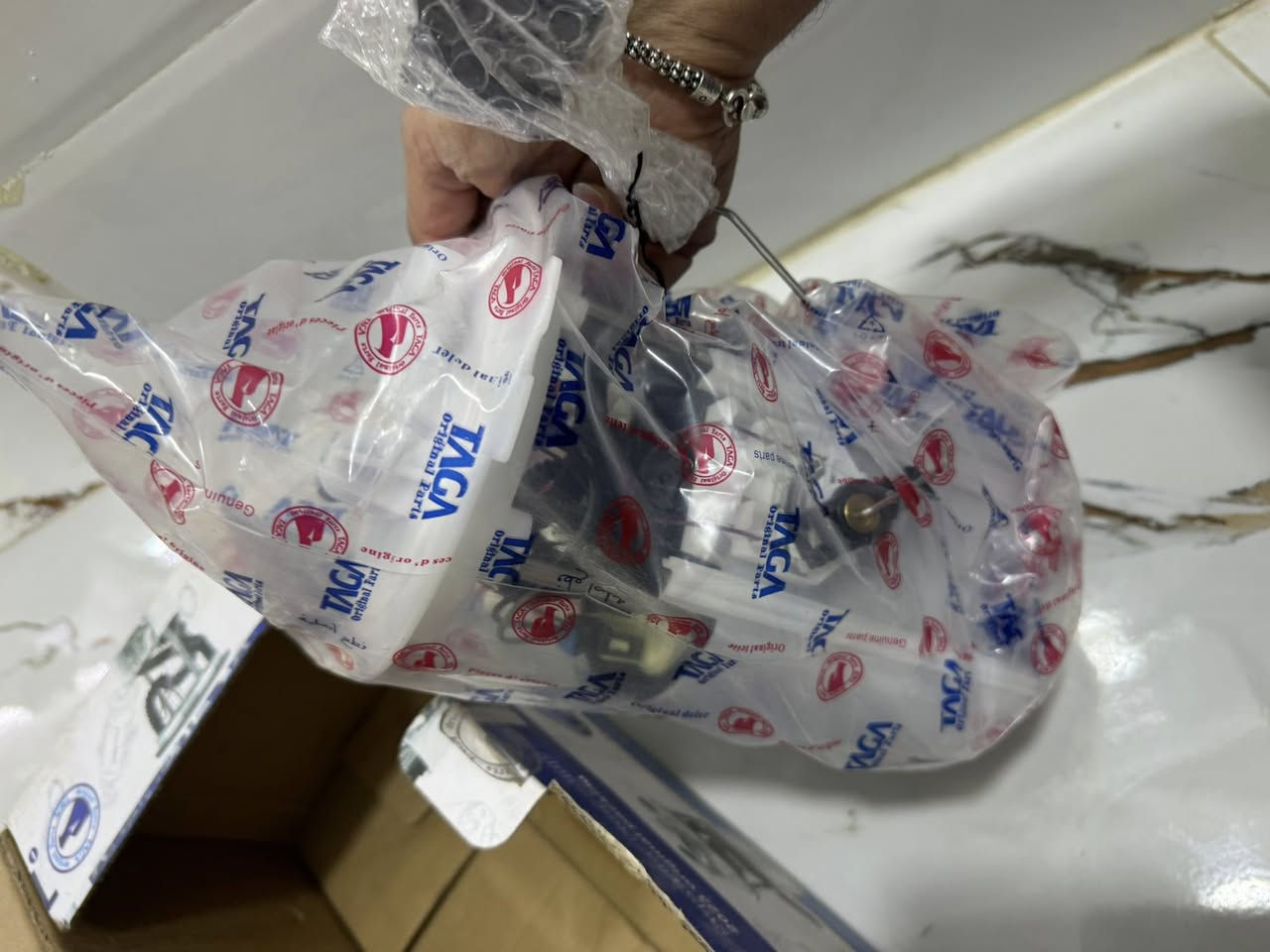 السلام عليكم عبوه دورنكو قبل فتره سويت فتحه للتانكي وجبتهه احتياط اصليه 100‎%‎ وهسه انباعت السياره وبعدني ما مستخدمها كامله جيب وشد وترهم للجيب والدورنكو من 2017 لحد 2024 اخذتها ب175 قيمها واخذها
ميسان ***********
